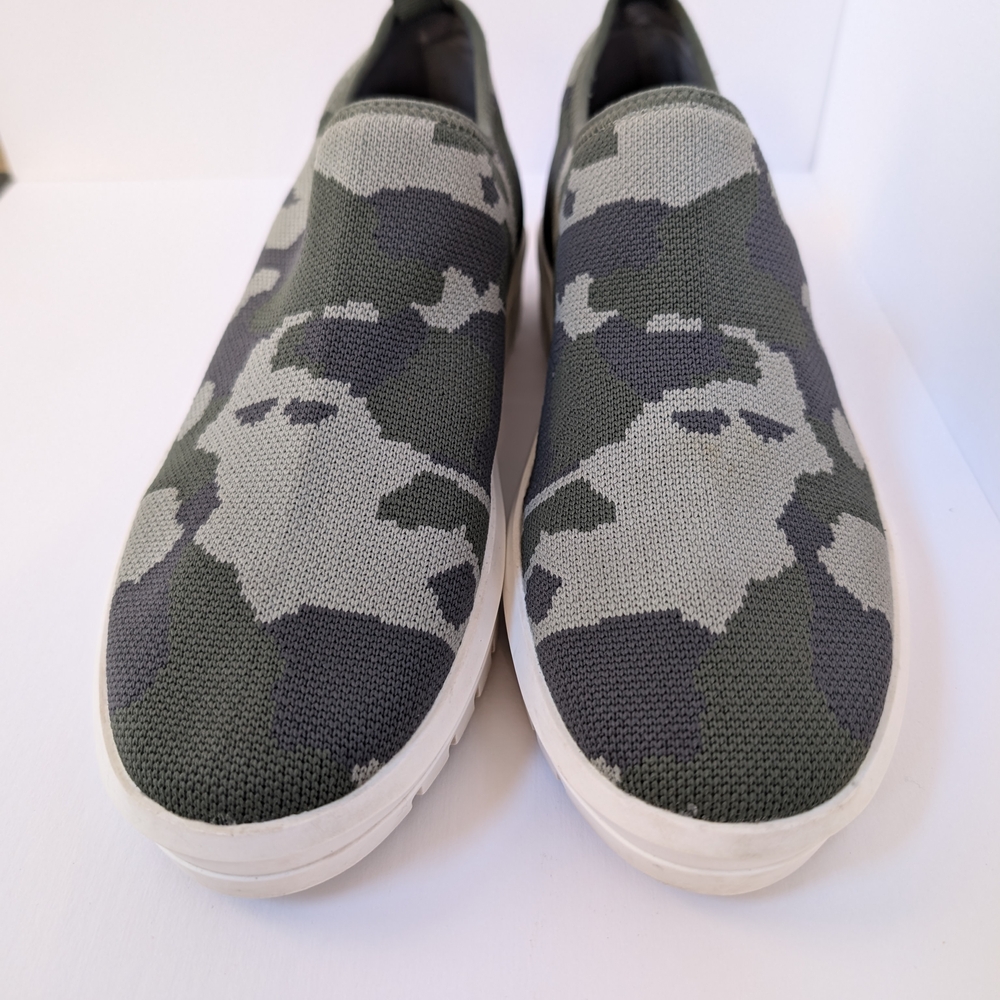 Blondo Green Camouflage Slip On Waterproof Sneakers Womens